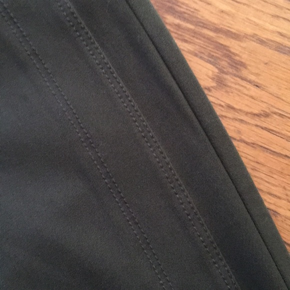 Women’s dark khaki green pants size 10 - Picture 4 of 5